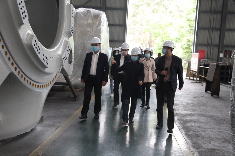 德陽市委常委、市委組織部部長、市委“兩新”組織工委書記王華蓉蒞臨仟坤集團調(diào)研復(fù)工復(fù)產(chǎn)情況