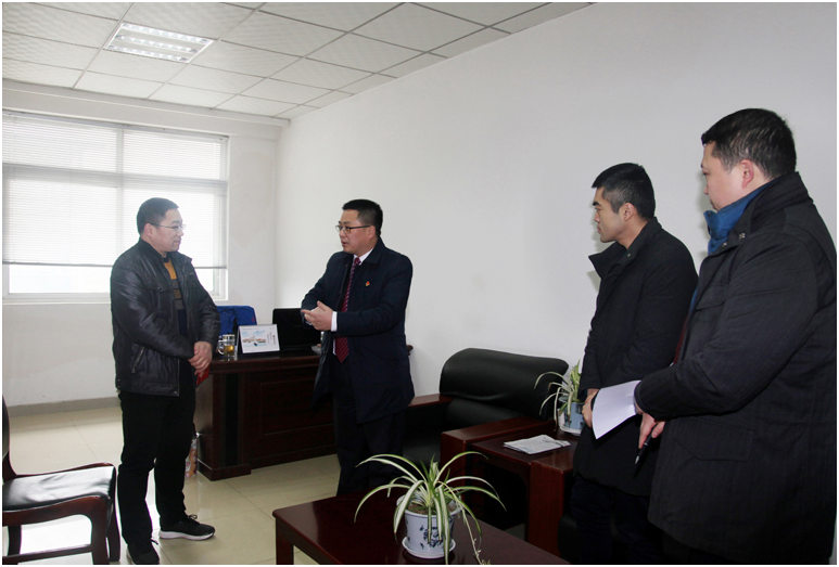 綿竹市委常委、組織部部長(zhǎng)李偉一行蒞臨鑫坤機(jī)械慰問(wèn)優(yōu)秀人才